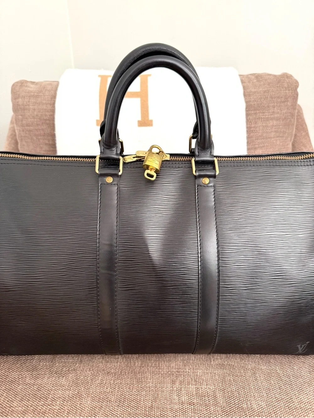 Louis Vuitton authentic Keepall 45 travel Ang black Epi leather unisex
